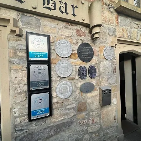 In The Country Yet Close To Town * 多尼戈尔